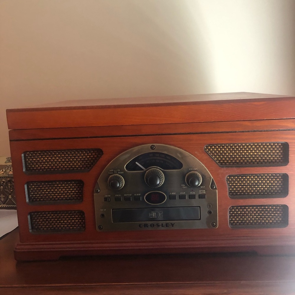 Crosley record/cd/tape/aux/radio